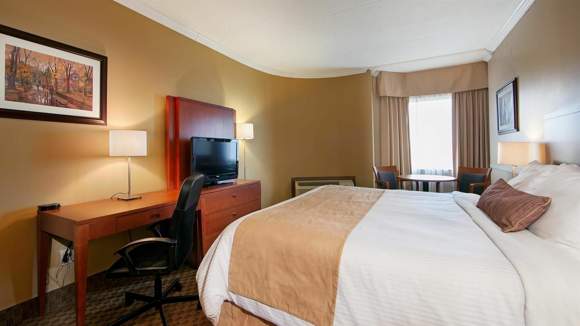 Western Laval-montreal & Conference Centre